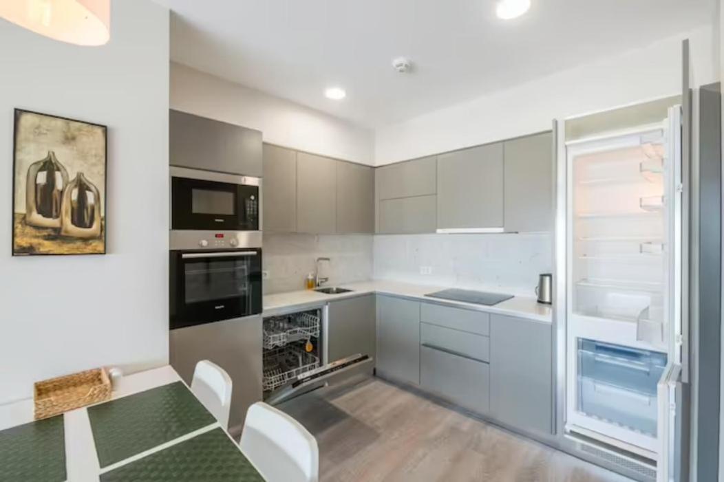 5 Etoiles 26 Eme Etage 2 Plus 1 Avec Piscine Daire *